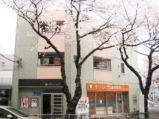 【建物外観】　★春は桜がいっぱいでキレイですよ★