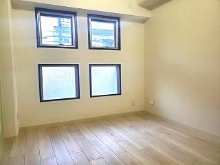 �y�����E���r���O�z�@