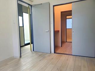 �y�����E���r���O�z�@