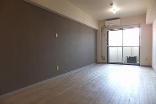 �y�����E���r���O�z�@