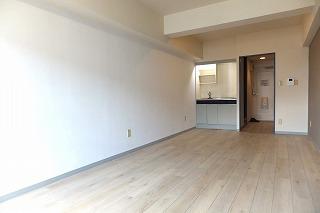 �y�����E���r���O�z�@