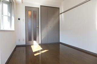 �y���ԁE���r���O�z�@