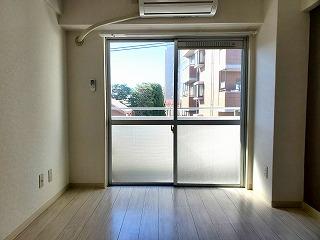 �y���ԁE���r���O�z�@�����͔��̃t���A�^�C����