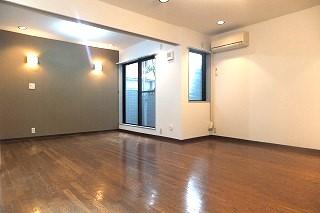 �y���ԁE���r���O�z�@