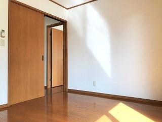 �y�����E���r���O�z�@