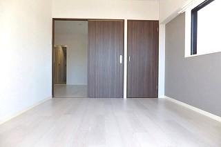 �y�����E���r���O�z�@