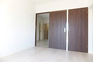 �y�����E���r���O�z�@