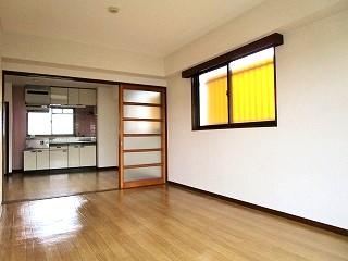 �y���ԁE���r���O�z�@���p�̂������͑����t���Ă���̂�2�ʍ̌��ł���