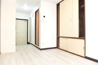 �y�����E���r���O�z�@