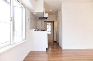 �y�����E���r���O�z�@