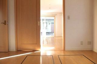 �y�����E���r���O�z�@