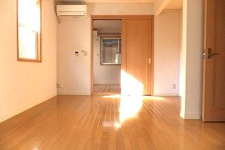 �y�����E���r���O�z�@