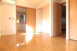 �y�����E���r���O�z�@