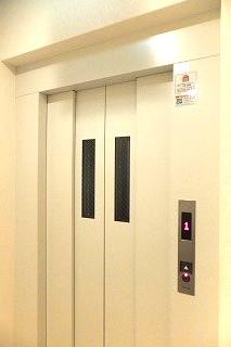 �y���̑��z�@���G���x�[�^�[�t�������@�������܂ł̈ړ����y�X�ł���