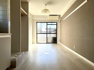 �y���ԁE���r���O�z�@