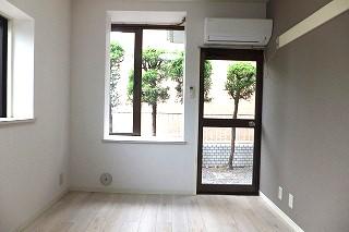 �y���ԁE���r���O�z�@�����̃t���A�^�C�����A�N�Z���g�N���X�̎�����