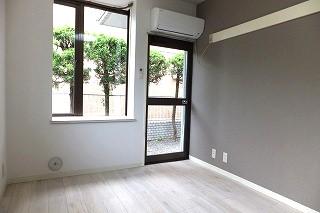 �y���ԁE���r���O�z�@���������̒��͖��邢�ł���