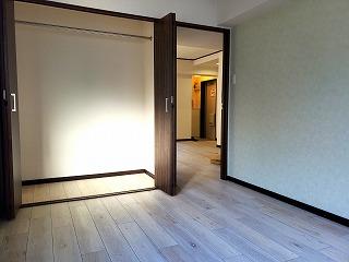 �y�����E���r���O�z�@