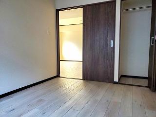 �y�����E���r���O�z�@