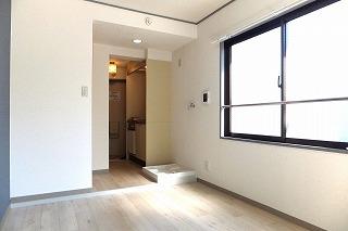 �y�����E���r���O�z�@