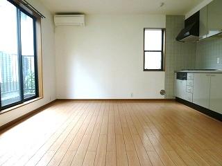 �y���ԁE���r���O�z�@���t�@�~���[�E�J�b�v���E���[���V�F�A���ɂ��X�X���I��