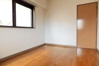 �y�����E���r���O�z�@