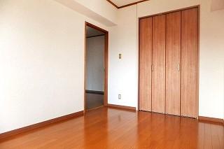 �y�����E���r���O�z�@