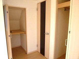 �y���[�z�@���N���[�[�b�g+���[�X�y�[�X���t���Ă��܂���