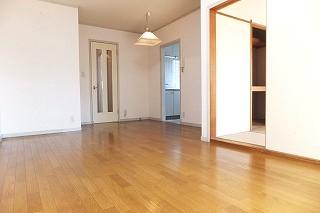 �y�����E���r���O�z�@