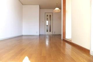 �y�����E���r���O�z�@