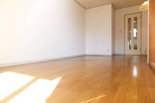 �y�����E���r���O�z�@