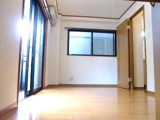 �y�����E���r���O�z�@