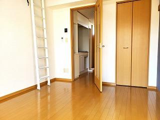 �y���ԁE���r���O�z�@�����̓V���b�^�[�J�˕t��