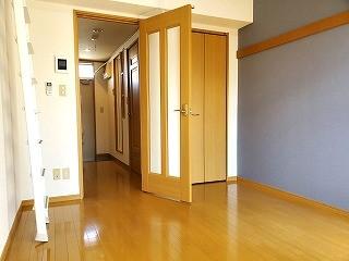 �y�����E���r���O�z�@