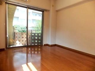 �y���ԁE���r���O�z�@