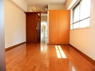 �y���ԁE���r���O�z�@