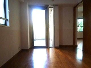 �y�����E���r���O�z�@