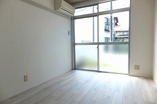 �y�����E���r���O�z�@