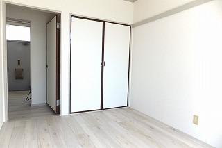 �y�����E���r���O�z�@