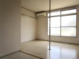 �y�����E���r���O�z�@