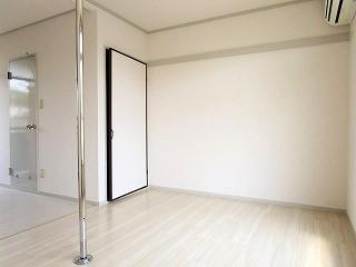 �y�����E���r���O�z�@���t�@�~���[�E�J�b�v���E���[���V�F�A���ɂ��X�X���I��