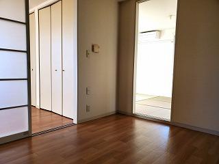 �y���ԁE���r���O�z�@