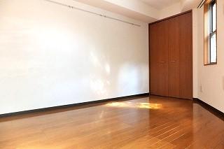 �y�����E���r���O�z�@