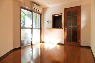 �y�����E���r���O�z�@