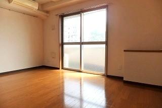 �y�����E���r���O�z�@