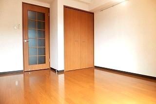 �y�����E���r���O�z�@