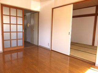 �y�����E���r���O�z�@