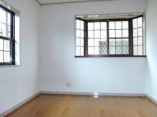 �y�����E���r���O�z�@