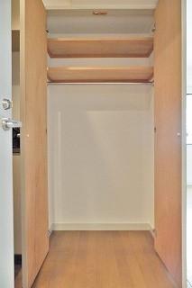 �y���[�z�@���N���[�[�b�g�̂ق��A���[�X�y�[�X2�ӏ�����܂��� ��1�����̎ʐ^