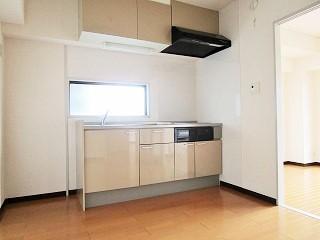 �y���ԁE���r���O�z�@���t�@�~���[�E���[���V�F�A���ɂ��X�X���ł���